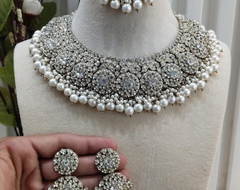 Semi Bridal Indian Necklace Set, Earrings & Tikka, Bollywood Jewelry Meenu set
