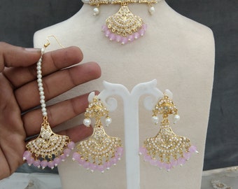 Jadau-set met vergulde parelchokerketting