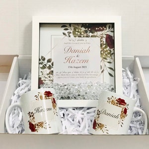 Gepersonaliseerde islamitische huwelijkscadeau mand set namen paar Nikka Dua moslim mokken Nikkah kalligrafie kunst familie gunsten Zam Zam stickers datum