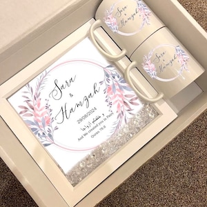 Gepersonaliseerde islamitische huwelijkscadeau mand set namen paar Nikka Dua moslim mokken Nikkah kalligrafie kunst familie gunsten Zam Zam stickers datum