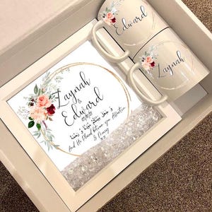 Gepersonaliseerde islamitische huwelijkscadeau mand set namen paar Nikka Dua moslim mokken Nikkah kalligrafie kunst familie gunsten Zam Zam stickers datum