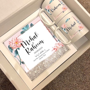Gepersonaliseerde islamitische huwelijkscadeau mand set namen paar Nikka Dua moslim mokken Nikkah kalligrafie kunst familie gunsten Zam Zam stickers datum