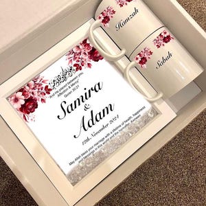 Gepersonaliseerde islamitische huwelijkscadeau mand set namen paar Nikka Dua moslim mokken Nikkah kalligrafie kunst familie gunsten Zam Zam stickers datum