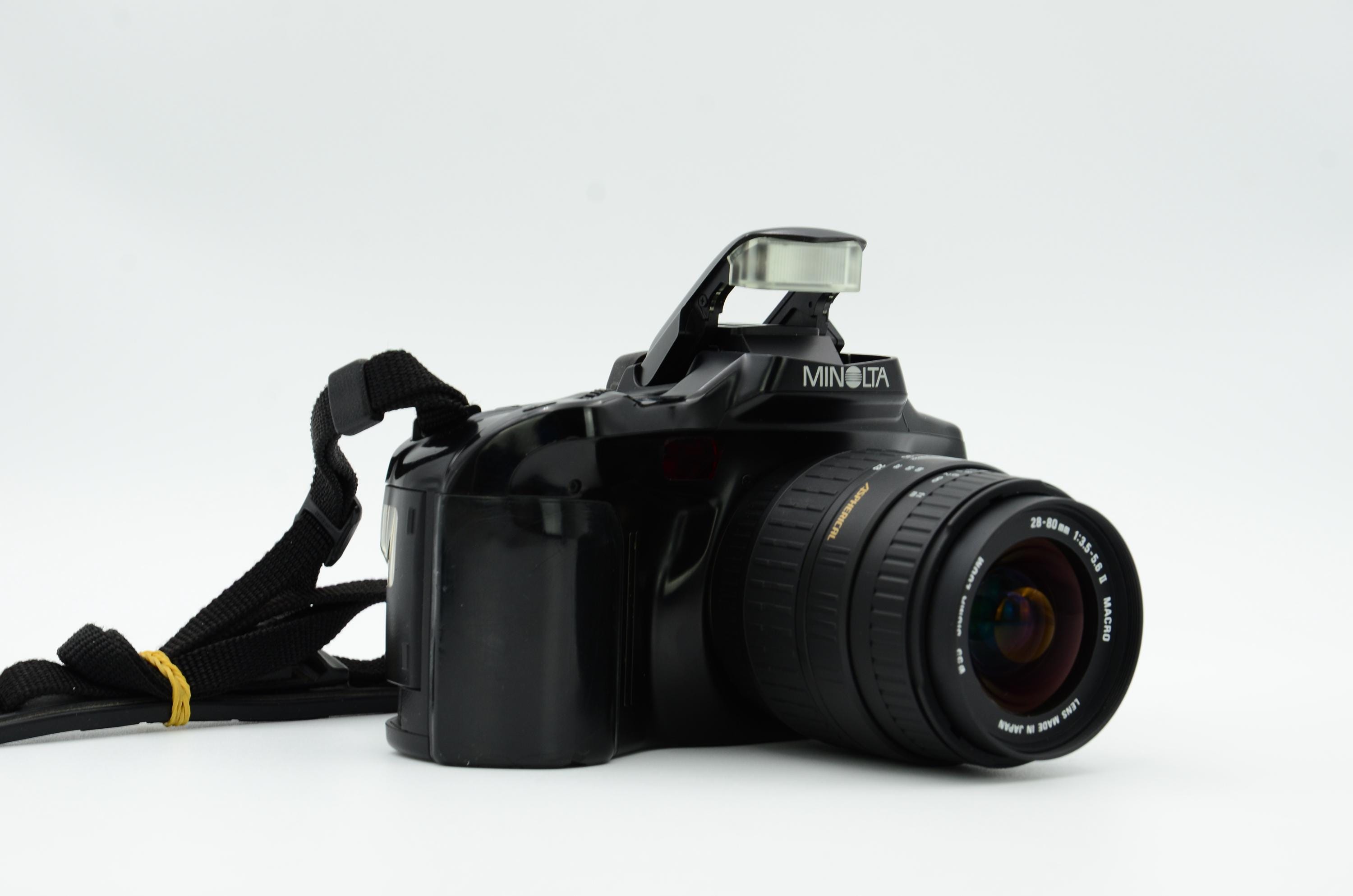 MINOLTA DYNAX 5 + 2 Objectifs MINOLTA 28-80mm et 75-300mm