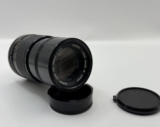 Canon Lens FD 135mm F3.5 Lens for FD mount in beautiful condition