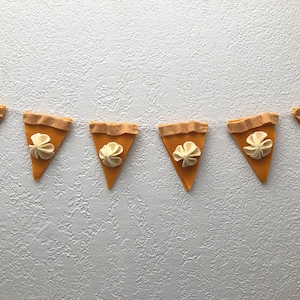 Handmade Felt Pumpkin Pie Banner / Garland - Autumn Decor - Pumpkin Spice Garland - Thanksgiving Decoration - Party Decor - Felt Food