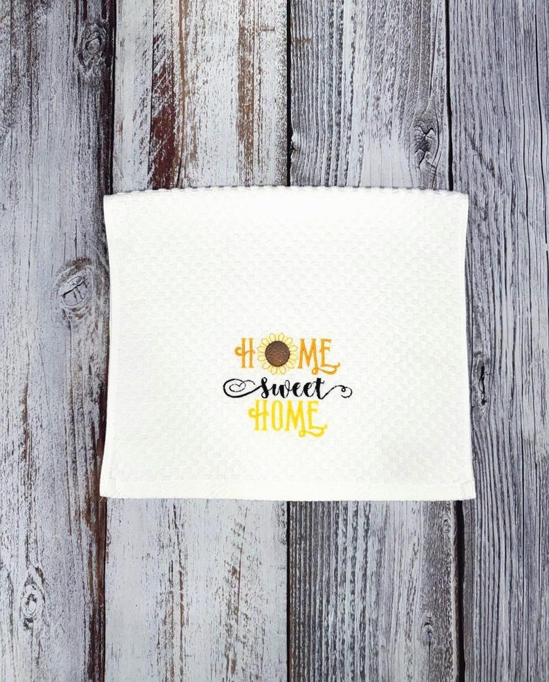 Illumin8ingDesigns Embroidered Hand Towel - Thumbnail 3
