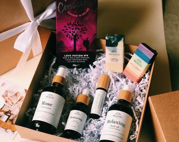 Pamper Gift Box | Organic Aromatherapy Gift For Women | Birthday Gift for Her | Handmade Face & Body Cosmetics | Natural Skincare Gift Set