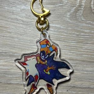 Peut inclure: Ensemble de trois tasses en céramique avec une finition mate et mouchetée. Les tasses sont de couleur crème, gris clair et gris foncé. Chaque tasse a un design simple et minimaliste et une anse arrondie.