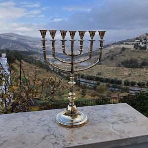 Großer Menora-Kerzenhalter mit 7 sieben Zweigen, 35,6 cm Höhe, Messing, Kupfer, aus Israel