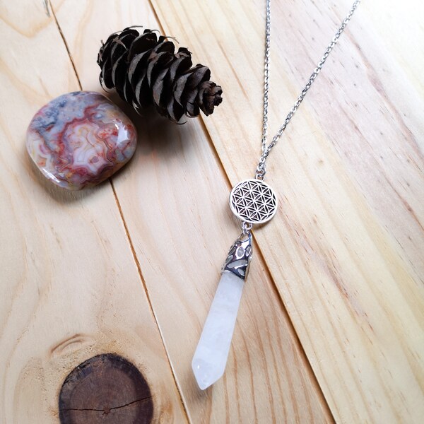 Collier pendule en quartz, bijou divination avec un symbole fleur de vie, bijou new age spirituel