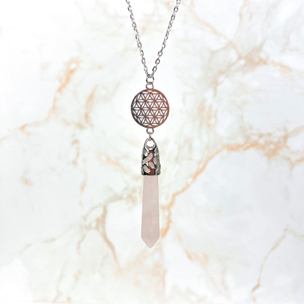 Collier pendule en quartz rose, bijou divination avec un symbole fleur de vie, bijou new age spirituel