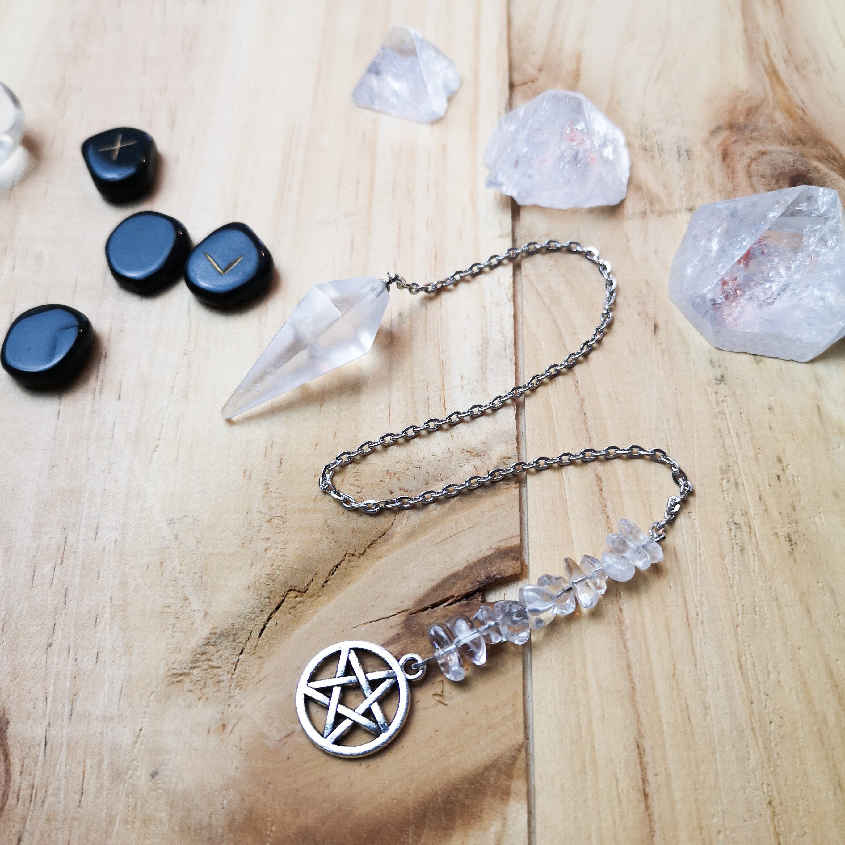 Pendule en Quartz Orné d'un Pentacle Pendule Divinatoire Radiesthésie Divination Reiki Sorcellerie