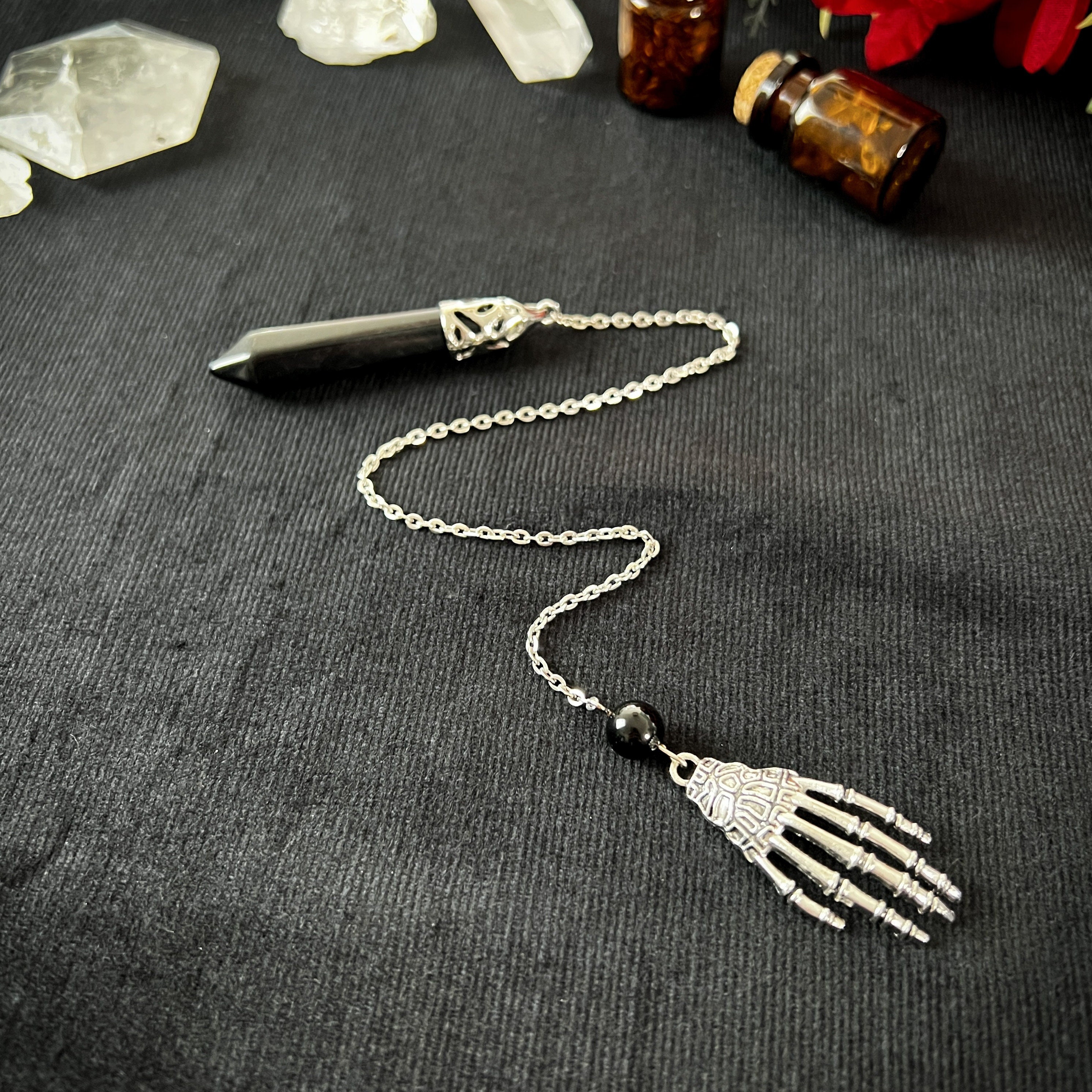 Pendule Divinatoire en Onyx et Obsidienne, avec Une Main de Scelette, Outil Radiesthésie Divination,