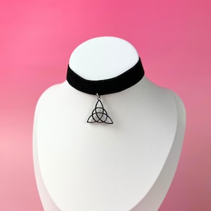 Triquetra schwarzes Samt Halsband, Gothic okkulte Halskette, viktorianischer Schmuck, keltische Dreifaltigkeit Anhänger Halskette für heidnische Hexe