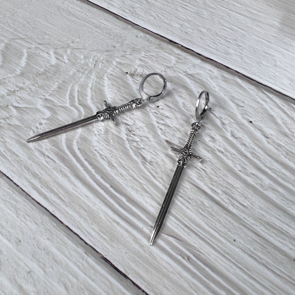 Medieval fantasy sword earrings, dagger jewelry for gothic look, LARP, cosplay