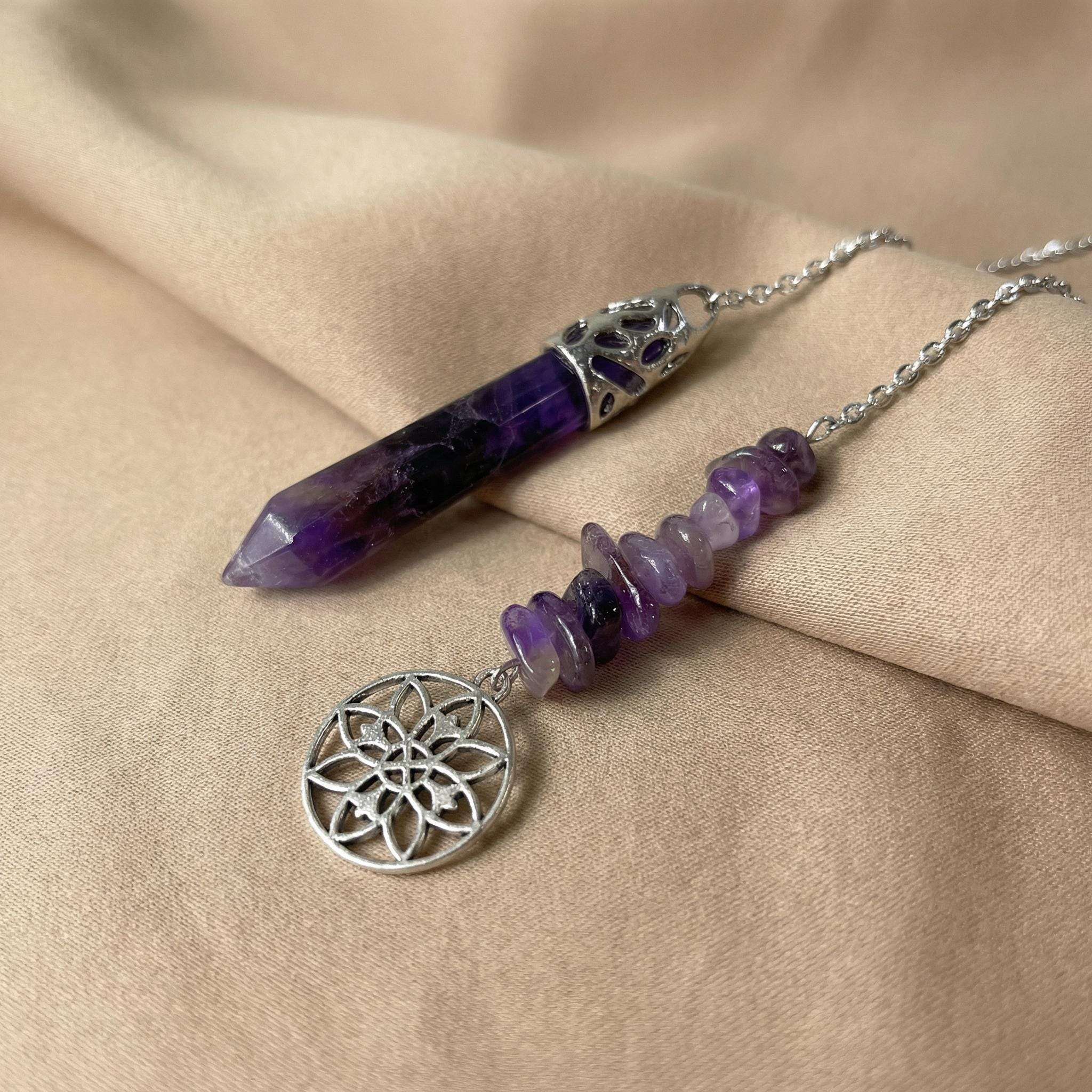 Pendolo di guarigione Yoga in ottone con serbatoio