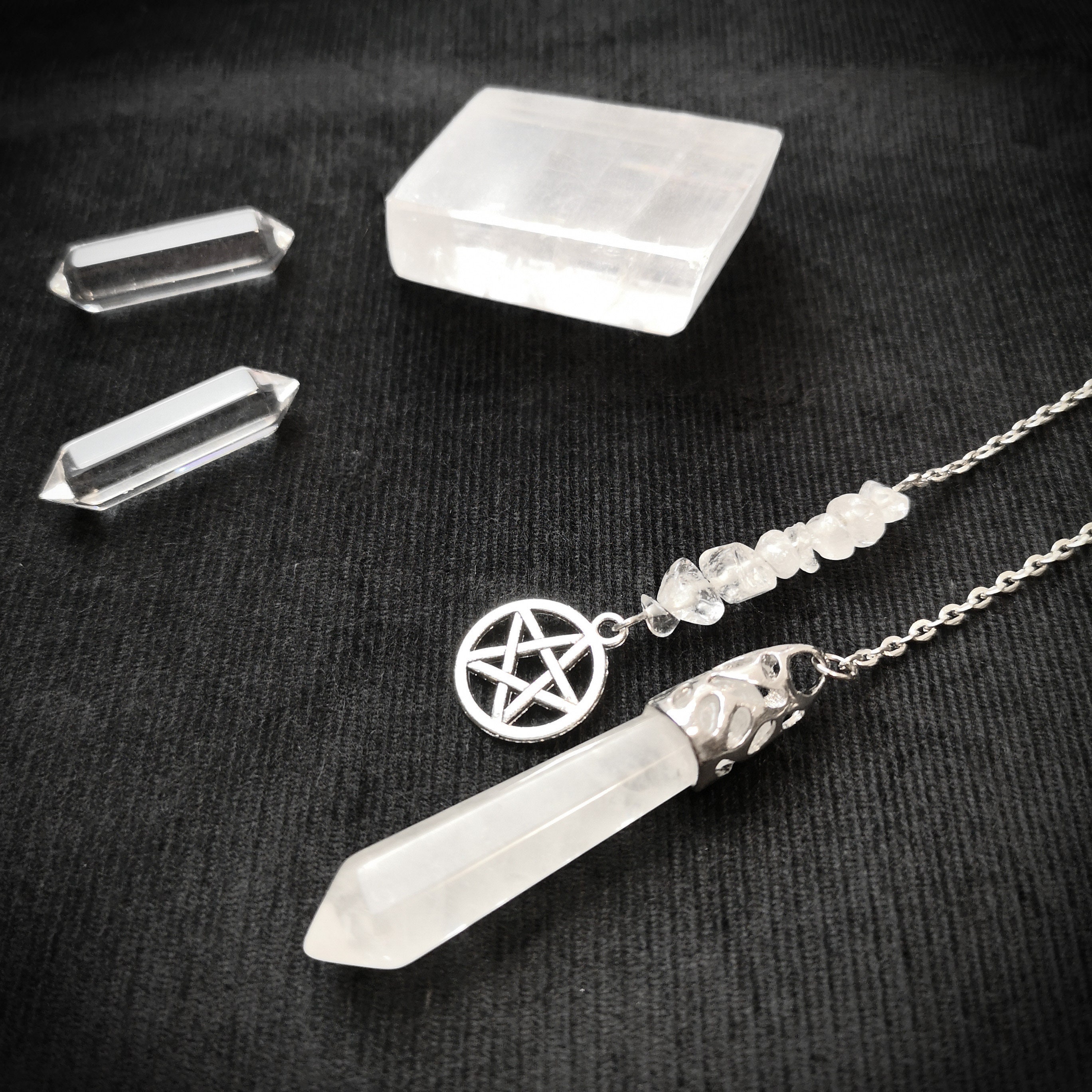 Pendule Divinatoire en Quartz, avec Son Pentacle, et Ses Perles de Outil Radiesthésie Divination, Pe