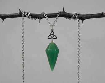 Halsband med pendel i triquetra och aventurin, hedniska keltiska spådomssmycken