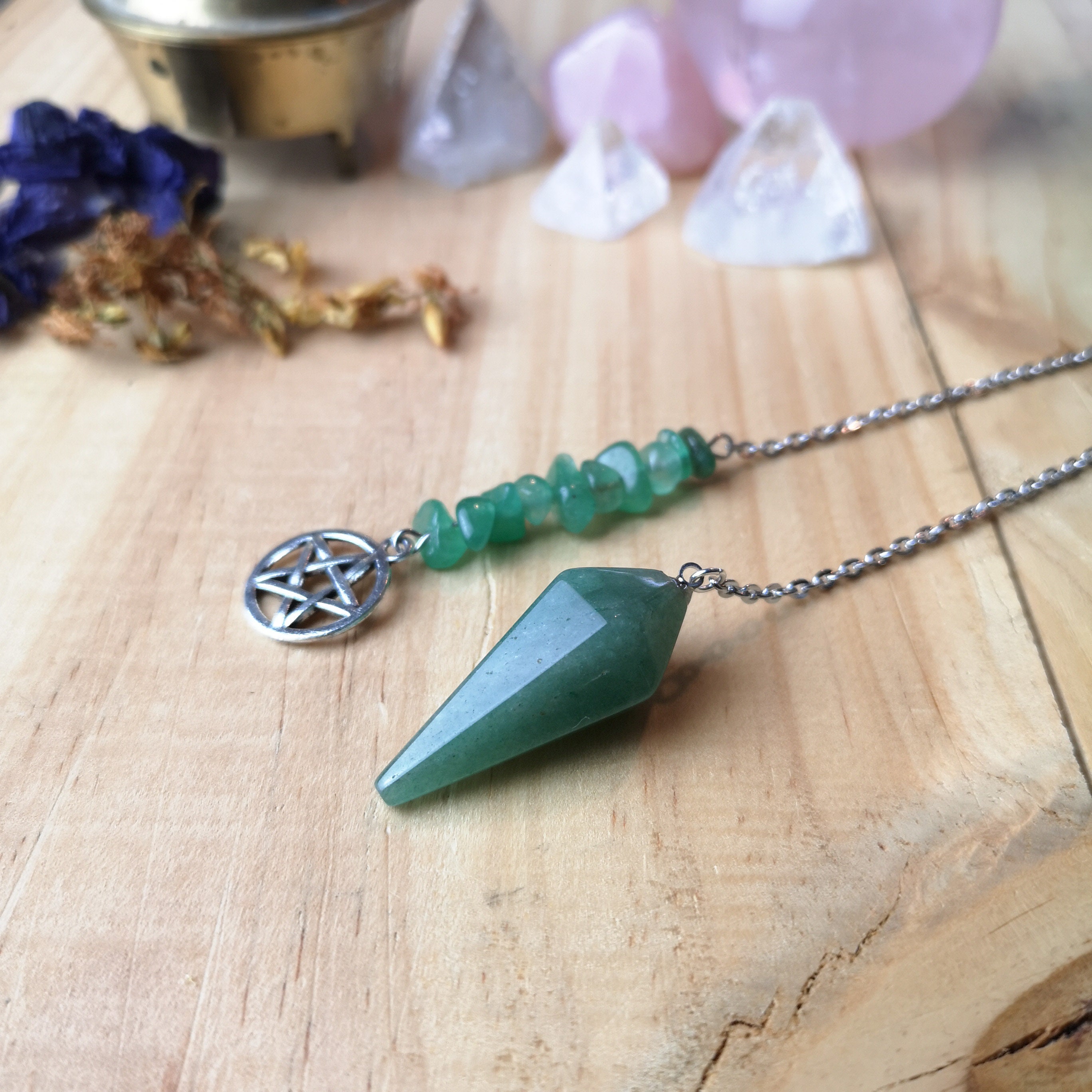 Pendule Divinatoire en Aventurine Orné d'un Pentacle Radiesthésie Divination Sorcellerie Outil Autel