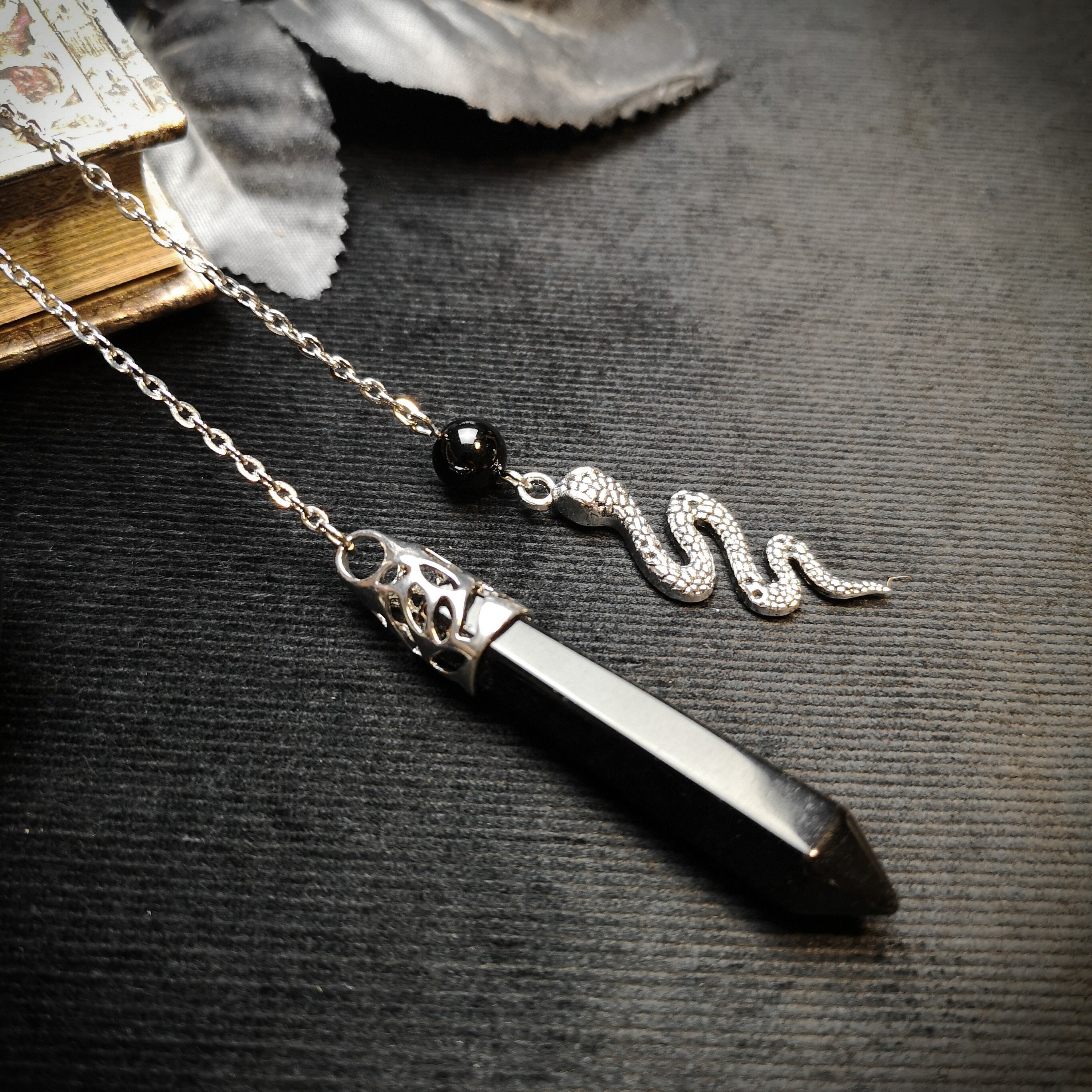 Pendule Divinatoire en Onyx , avec Un Serpent, Outil de Radiesthésie et Divination, Pendule Sorcelle