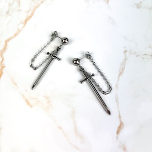 Brincos de fantasia gótica medieval espadas e correntes feitos de aço inoxidável joias de espada originais