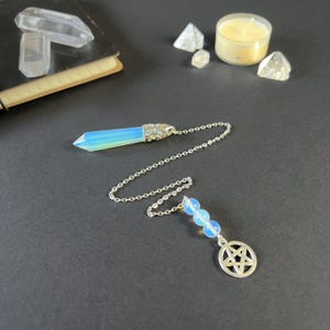 Péndulo de opalita, pentáculo, para adivinación y radiestesia.