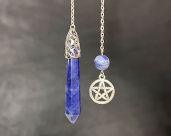 Pendule divinatoire en sodalite avec son pentacle païen, outil de radiesthésie et de divination, pendule sorcellerie