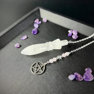 Grawerowane wahadło Thota, przezroczysty i różowy kwarc Karnak, pentagram