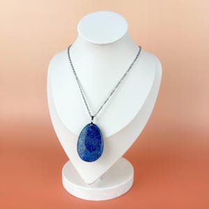 Lapis Lazuli gemstone pendant necklace