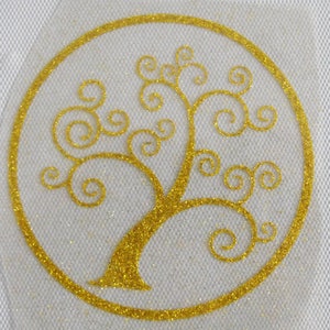 Könnte beinhalten: Ein goldfarbener Glitzer-Aufbügel-Patch mit einem Lebensbaum-Design. Der Baum besteht aus geschwungenen Ästen und Blättern.