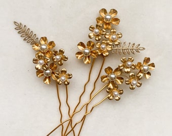 Daisy bridal hair pins. Wildflower hair accessory. Swarovski pearl headpiece. Gold bloom pins. Daisy hair slides. Set of 3. READY TO SHIP.