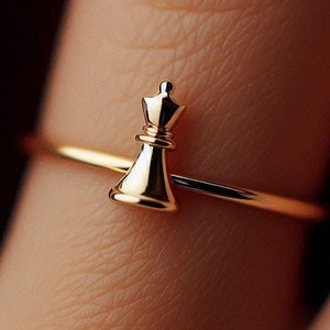 Minimalist Chess Ring Yellow Gold Chess Piece Chess Queen Ring Chess Jewelry Dainty Solid Gold Chess Gift White Gold Rose Gold
