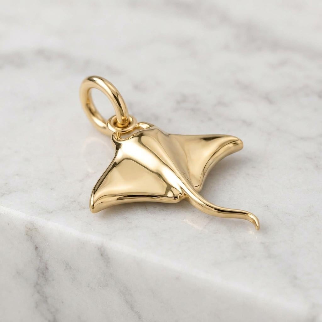 Solid Gold Manta Ray Bracelet Charm in Yellow, Rose, White Gold or Sterling Silver