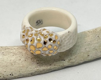 Nube de oro de 24K sobre anillo de porcelana - Anillo único - Anillo de porcelana blanca - Joyería de nubes - Anillo brillante - Anillo único en su tipo