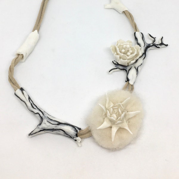 Fleur de neige, Fleur blanche, Collier en porcelaine unique, Bijoux en porcelaine, Bijoux en céramique, Collier en céramique, Collier fait main