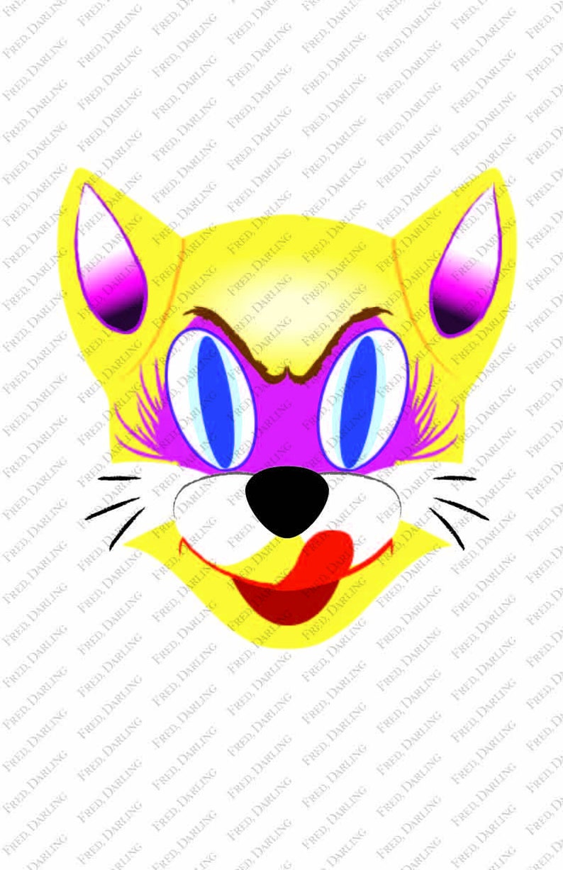 Puede incluir: Una m&aacute;scara de cara de gato amarilla con detalles en morado, rosa y azul. El gato tiene ojos azules, una nariz negra y una lengua roja que sobresale.