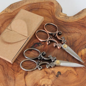 Stainless steel scissors with personalized gift packaging - the perfect gift for creative people