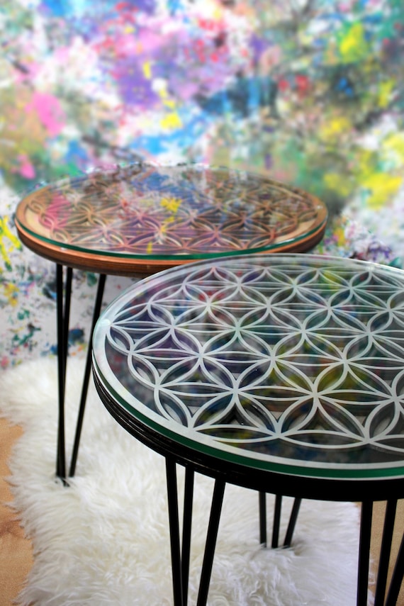 Blume des Lebens - Couchtisch - Beistelltisch mit Glasplatte - mit schwarzen Metallbeinen - Designerstück - Flower of life