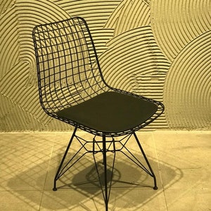 Eetkamerstoelen, keukenstoelen, woonkamerstoelen, tuinstoelen, moderne stoelen, metalen stoelen, draadstoelen, caféstoelen, restaurant, handgemaakt