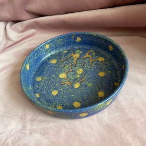 Vintage Beautiful stoneware baking form or plate.Blue color with signature.