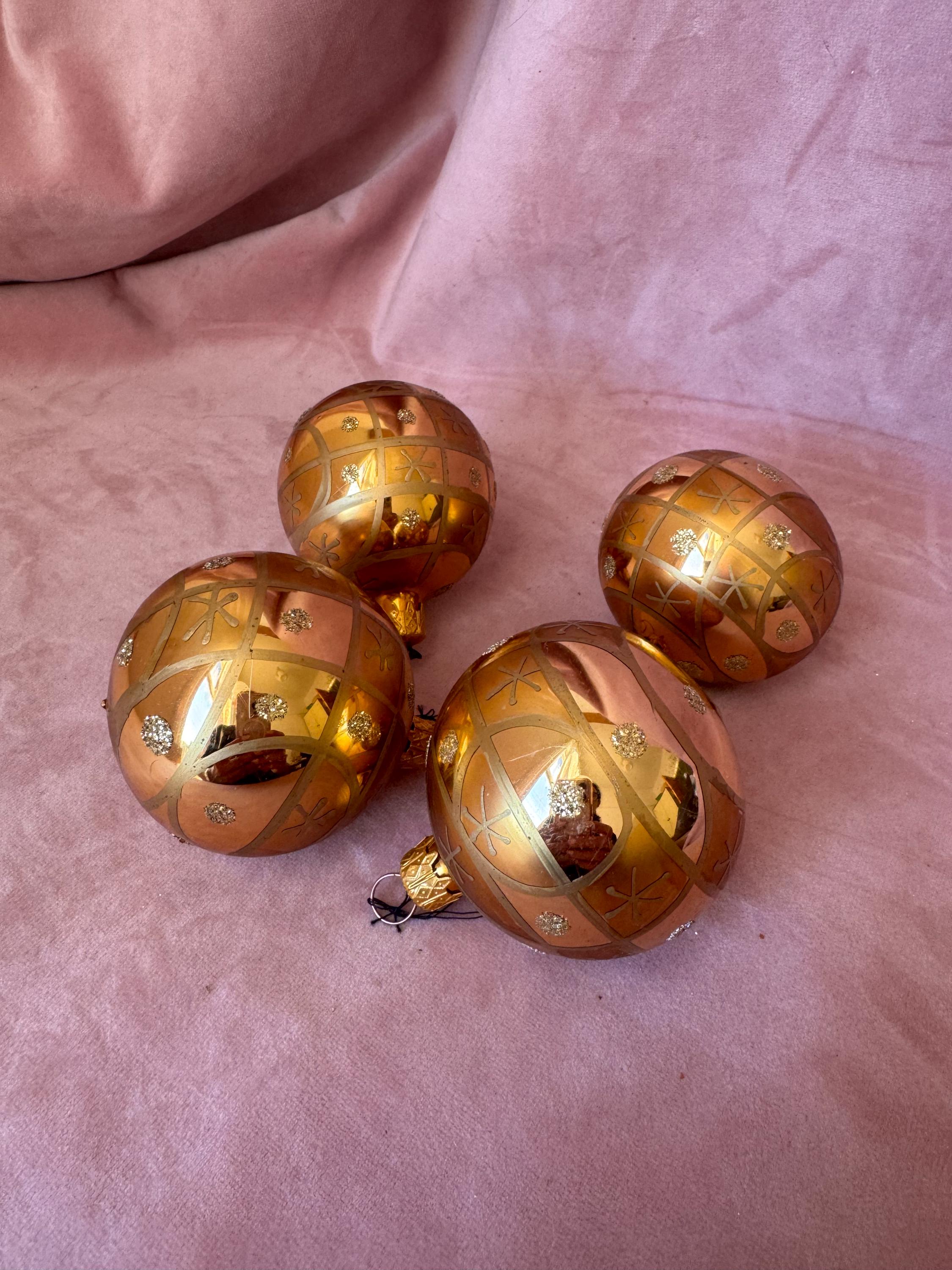 Set van 4 Gouden Retro Kerstballen | Alles in Wonderland