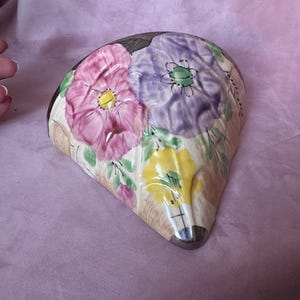Vintage Ceramics Humidifier with painting beautiful flowers.