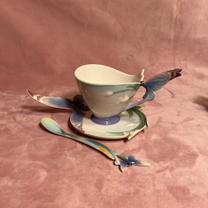 Beautiful Franz porcelain with dragonflay cup,saucer and spoon