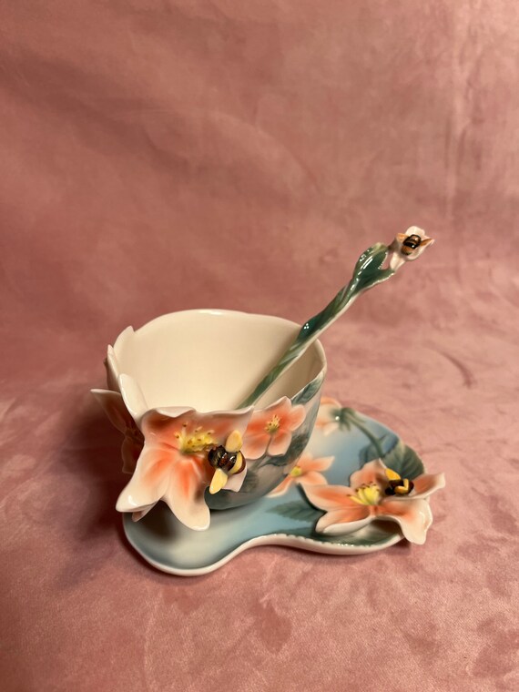 Beautiful Franz Porcelain Bee Design Cup,saucer and Spoon FZ00036 