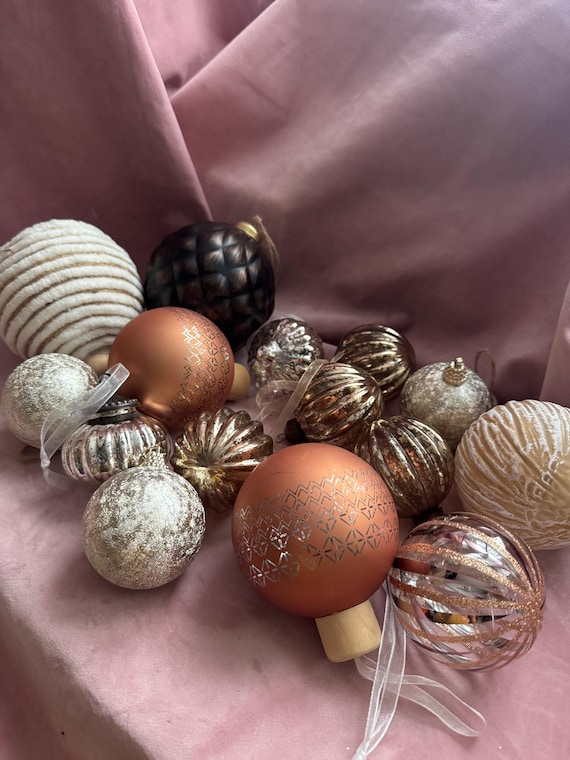 Vintage schöne Reihe von 15 Christbaumschmuck gold Ton