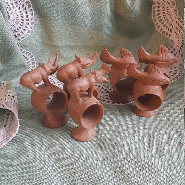 vintage en bois sculpté à la main anneaux de serviette d’animal africain, Ensemble de 6 poissons, rhinocéros, hippopotame.