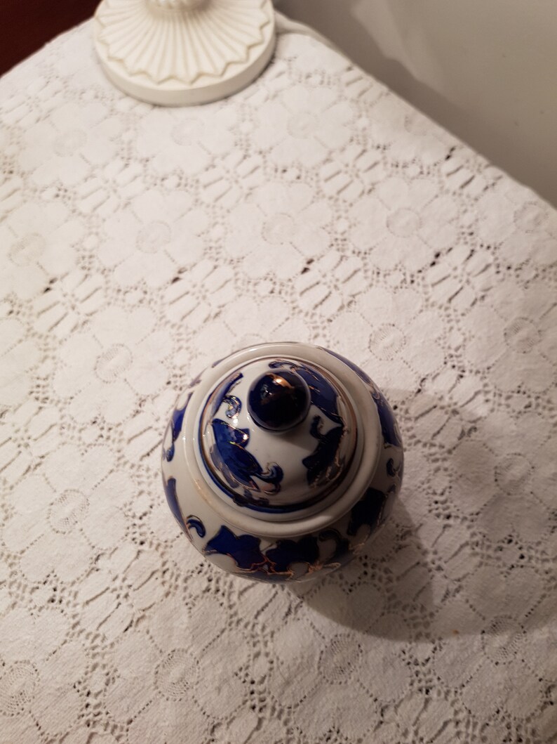 Vintage small lidded pot.Porcelain whit blue and gold flowers.