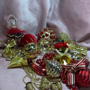 Unique Beautiful set of 18 red,gold glass Christmas Baubles.