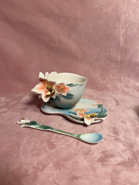 Beautiful Franz Porcelain Bee Design Cup,saucer and Spoon FZ00036 